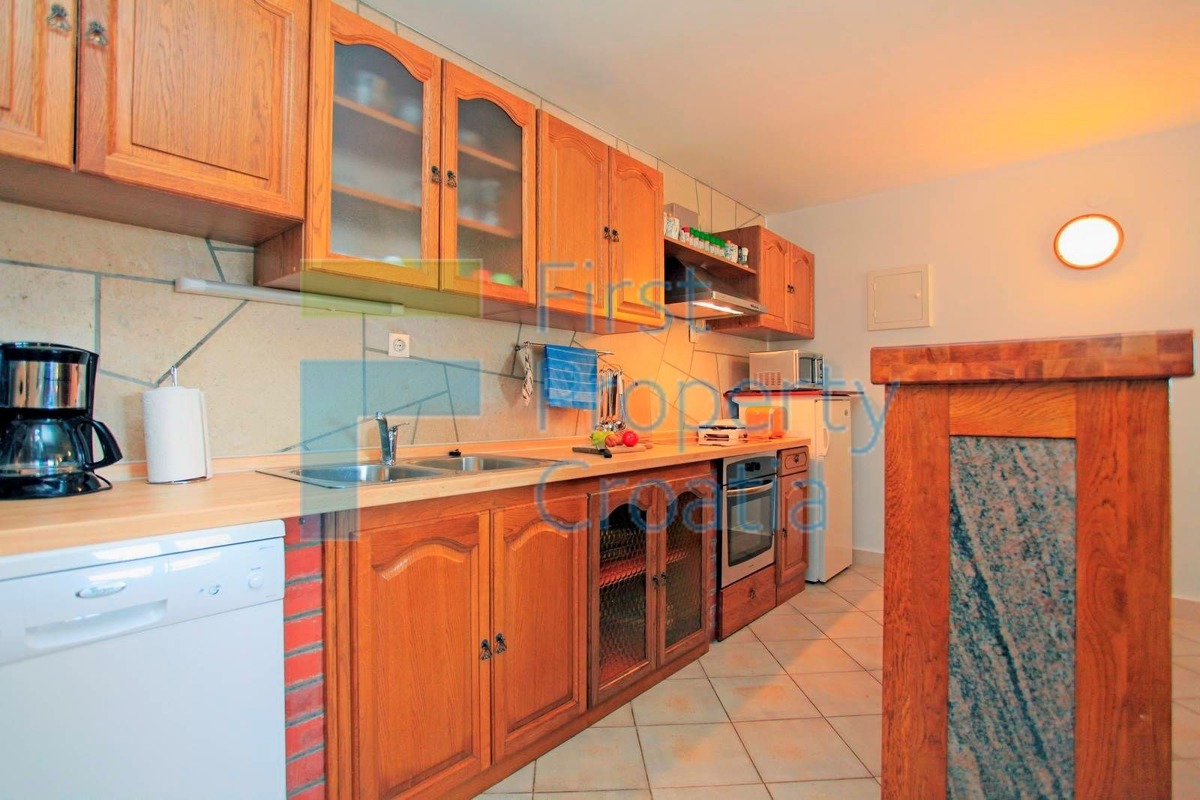 KO1629 - Villa in pietra proprio sopra il mare, Korčula, in vendita