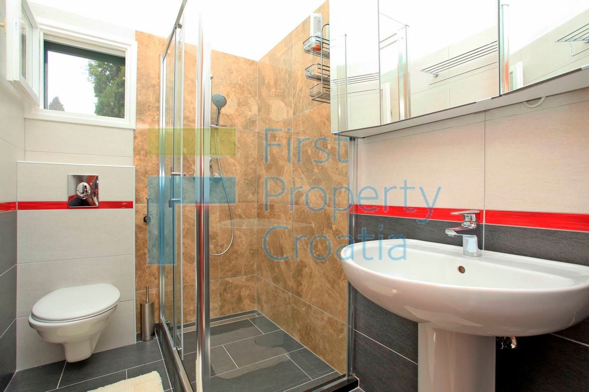 KO1629 - Villa in pietra proprio sopra il mare, Korčula, in vendita