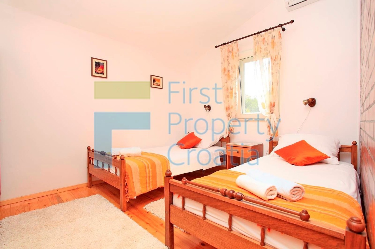 KO1629 - Villa in pietra proprio sopra il mare, Korčula, in vendita