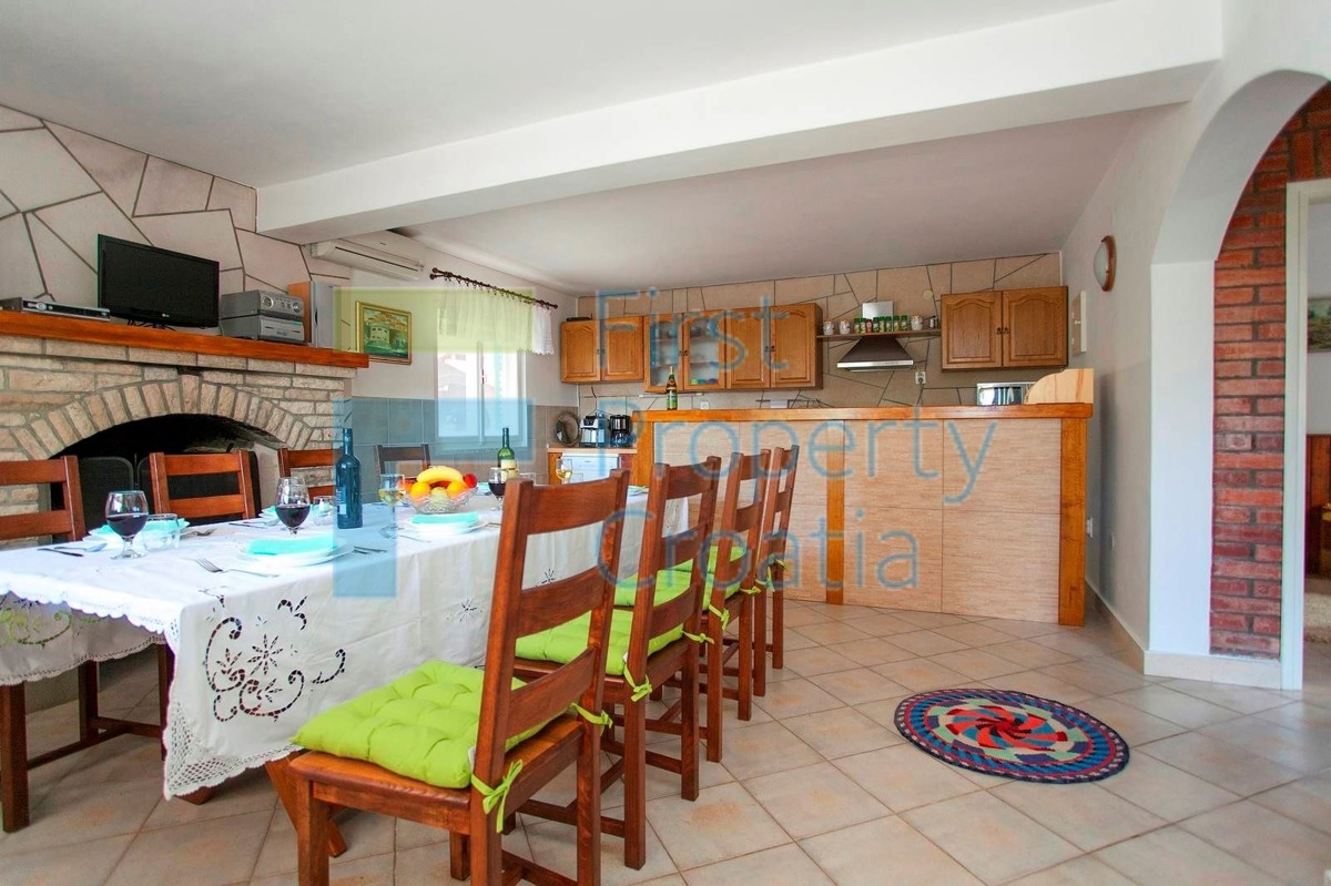 KO1629 - Villa in pietra proprio sopra il mare, Korčula, in vendita