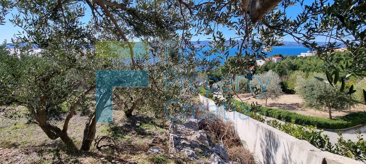 OM0961 - Terreni edificabili a 250 m dal mare, zona Omiš, in vendita