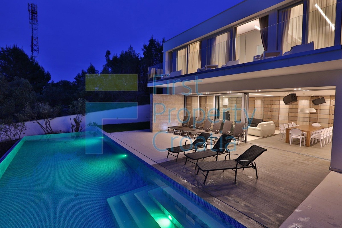 BR0835 - Moderna vila na odličnoj lokaciji, Brač, na prodaju