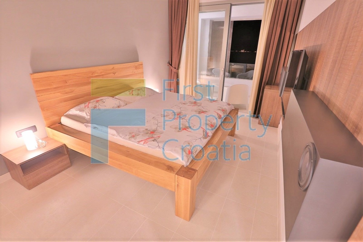 BR0835 - Moderna vila na odličnoj lokaciji, Brač, na prodaju