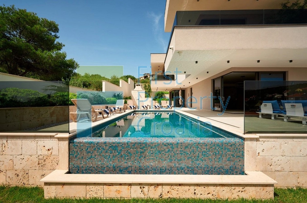 TG1706 - Villa di lusso con vista mare, vicino a Trogir, in vendita