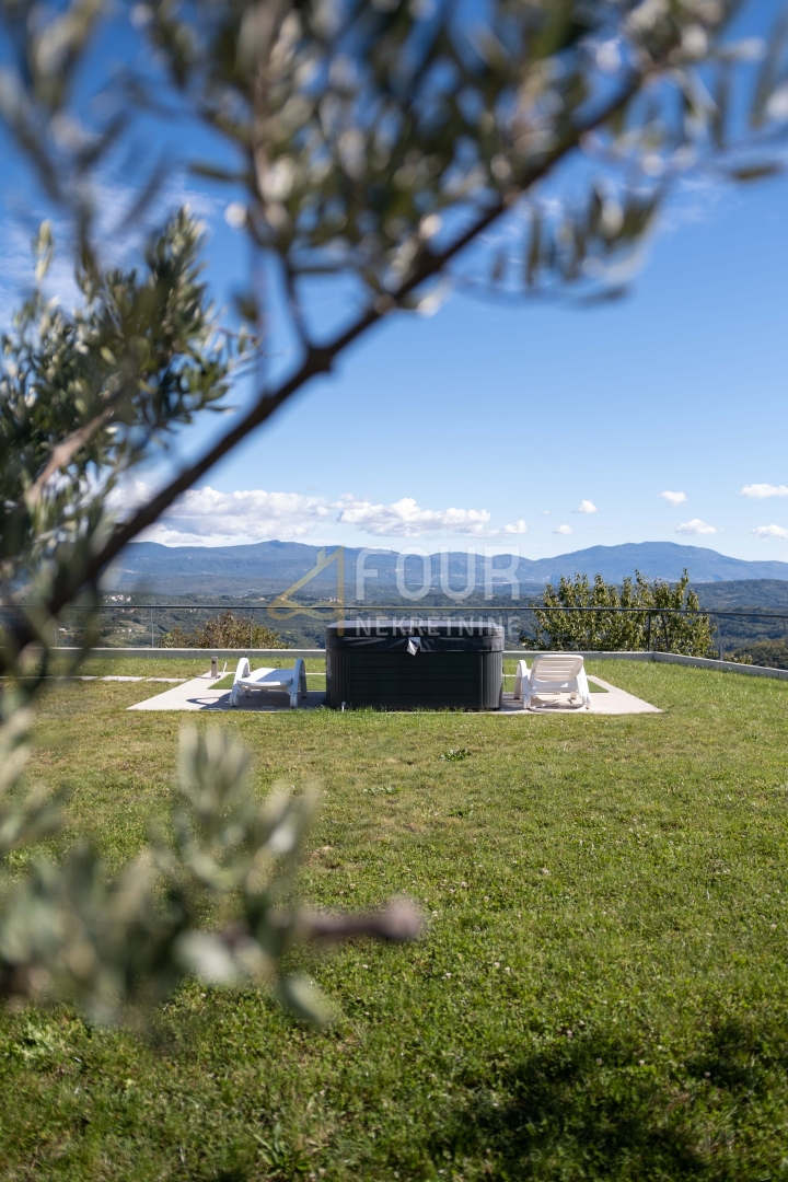 Istria, Buzet, villa di lusso con piscina