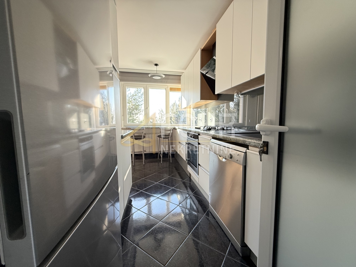 Fiume, Gornja Vežica, 2s+db, 68,80m2.