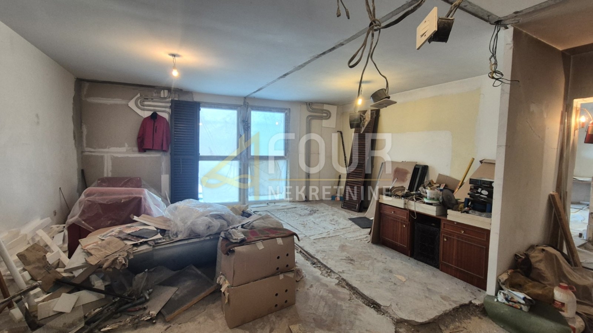 Fiume, Turnić, 2 camere da letto + sala, 72m2, loggia