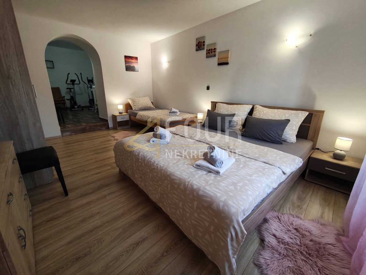 Kraljevica, Križišće, casa a schiera con piscina, 177m2