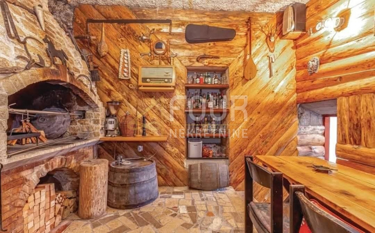 Kraljevica, Križišće, casa a schiera con piscina, 177m2