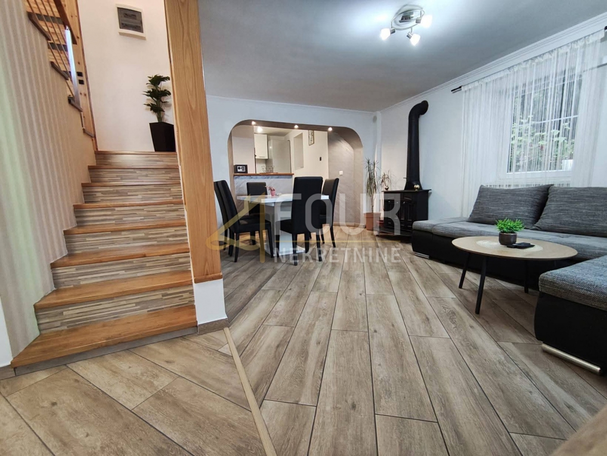 Kraljevica, Križišće, casa a schiera con piscina, 177m2