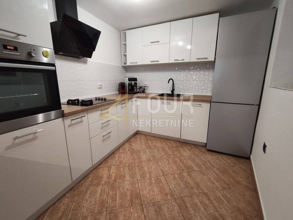 Kraljevica, Križišće, casa a schiera con piscina, 177m2