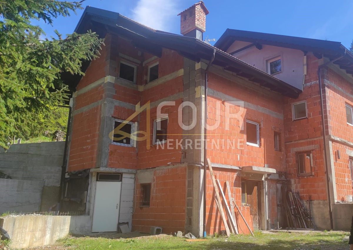 Gorski Kotar, Vrbovsko - circonda, casa di 355,14m2 in solitudine