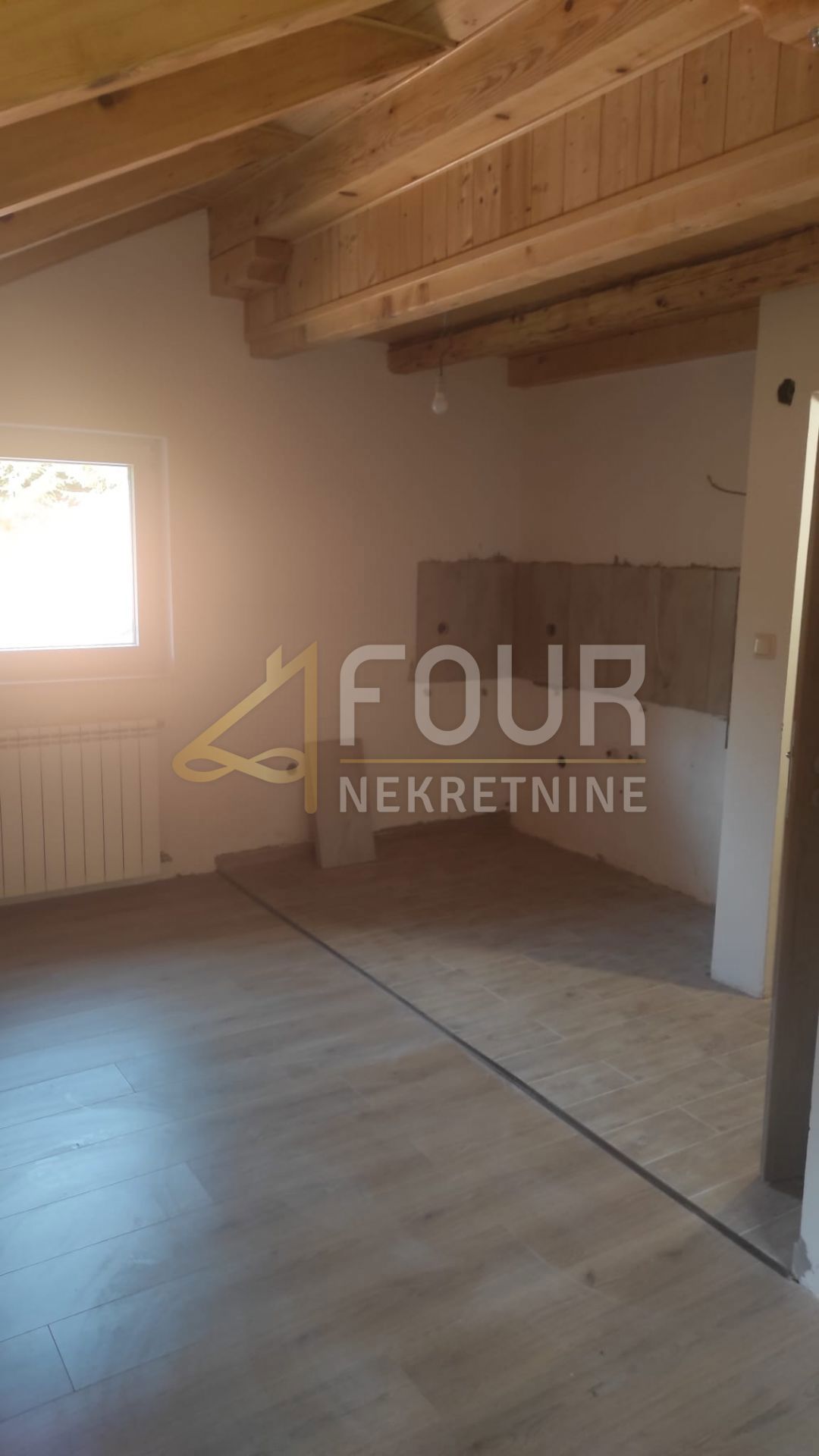 Gorski Kotar, Vrbovsko - circonda, casa di 355,14m2 in solitudine