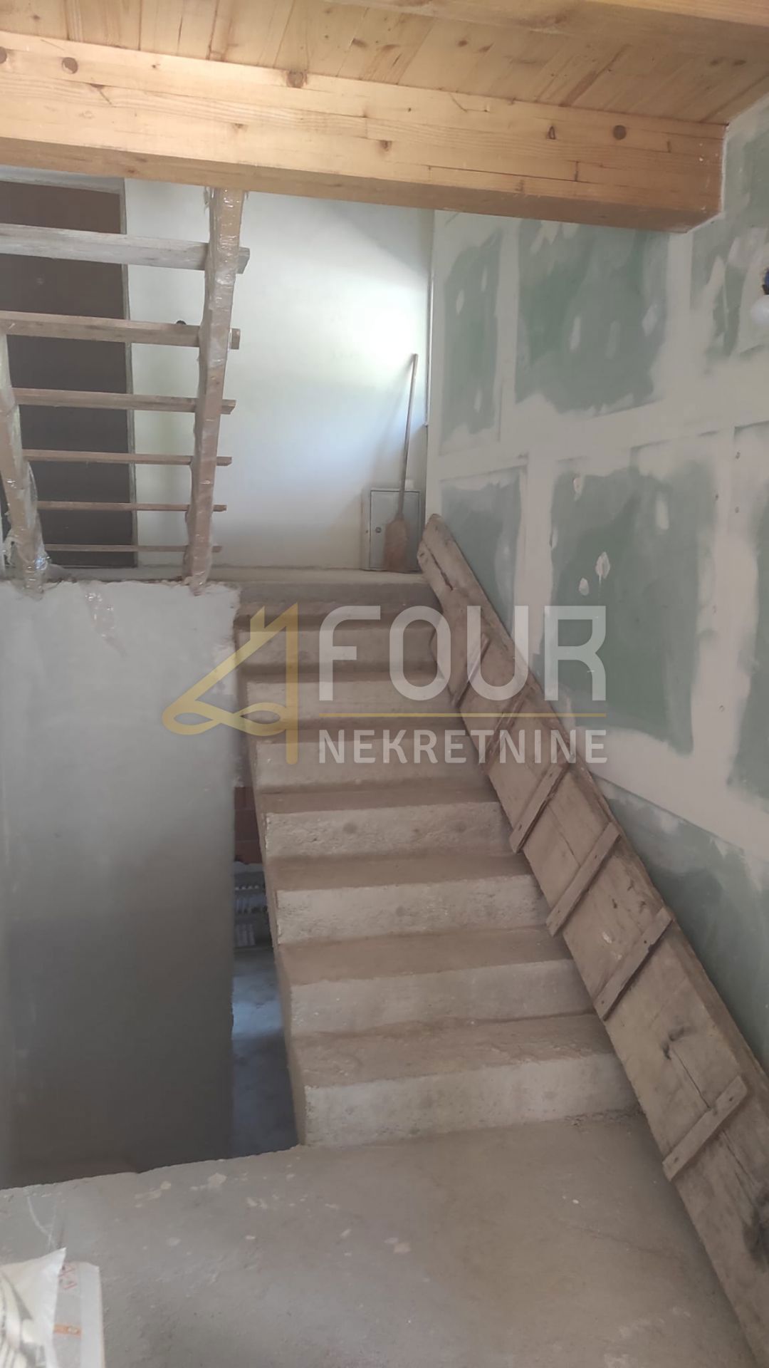 Gorski Kotar, Vrbovsko - circonda, casa di 355,14m2 in solitudine