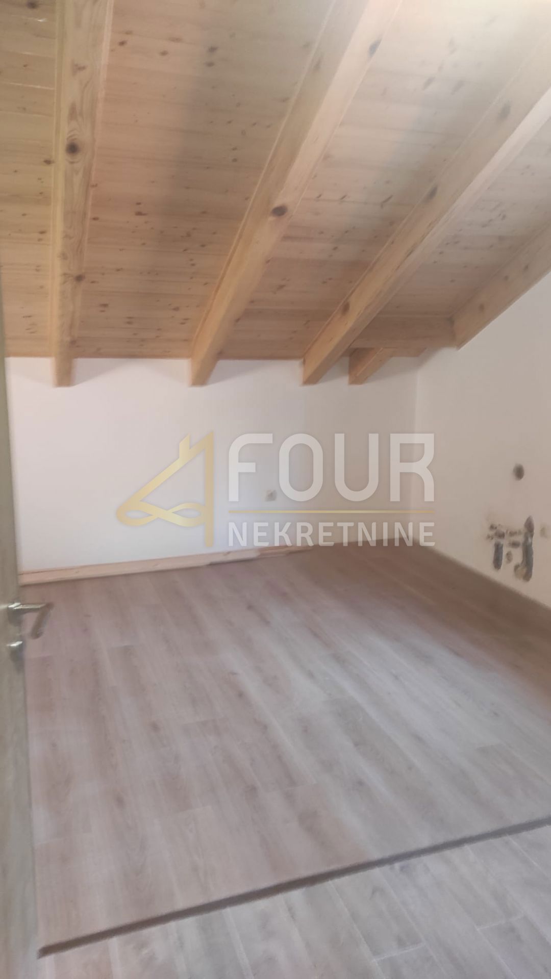 Gorski Kotar, Vrbovsko - circonda, casa di 355,14m2 in solitudine