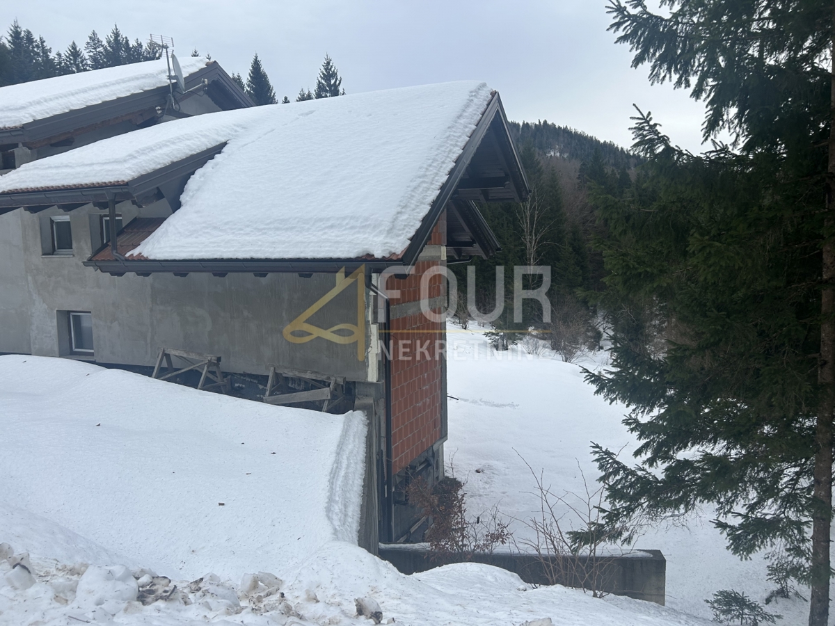 Gorski Kotar, Vrbovsko - circonda, casa di 355,14m2 in solitudine
