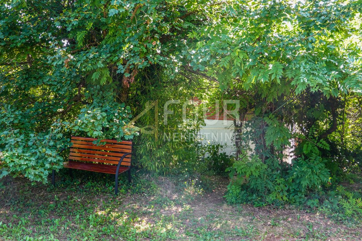 Zvečaj, Duga Resa, 80m2