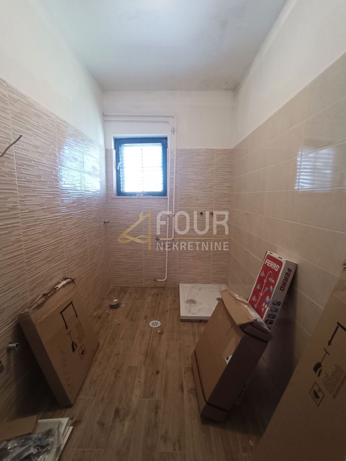 Pehlin, Rijeka, 412m2