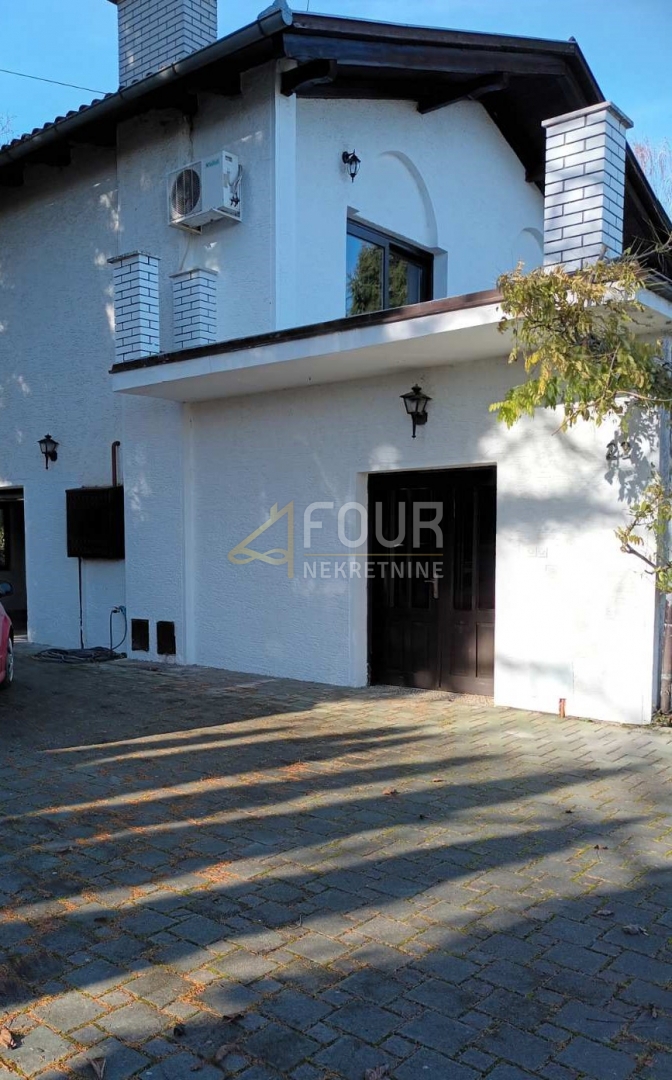 Centar, Virovitica, 320m2