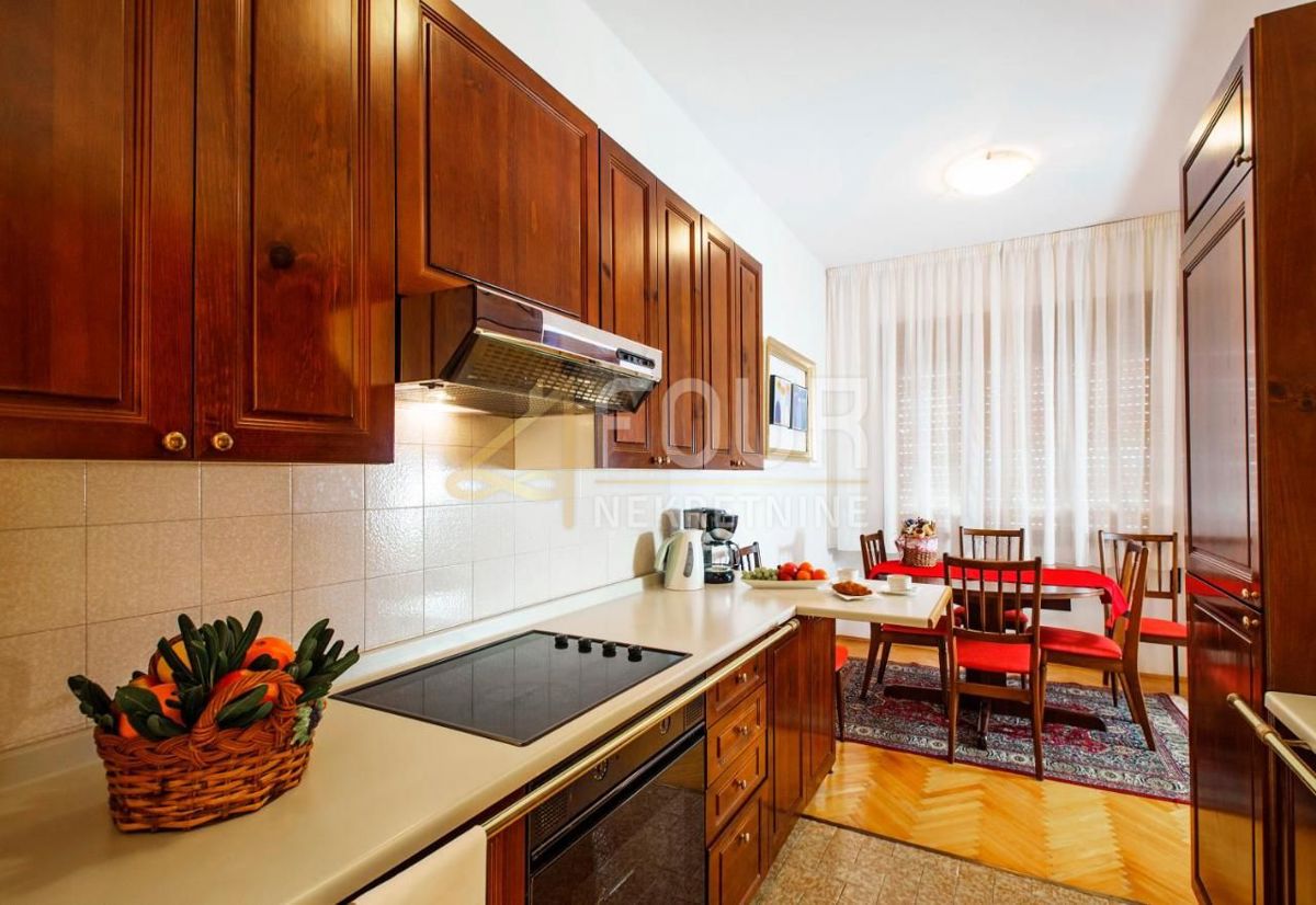 Dramalj, Crikvenica, 250m2