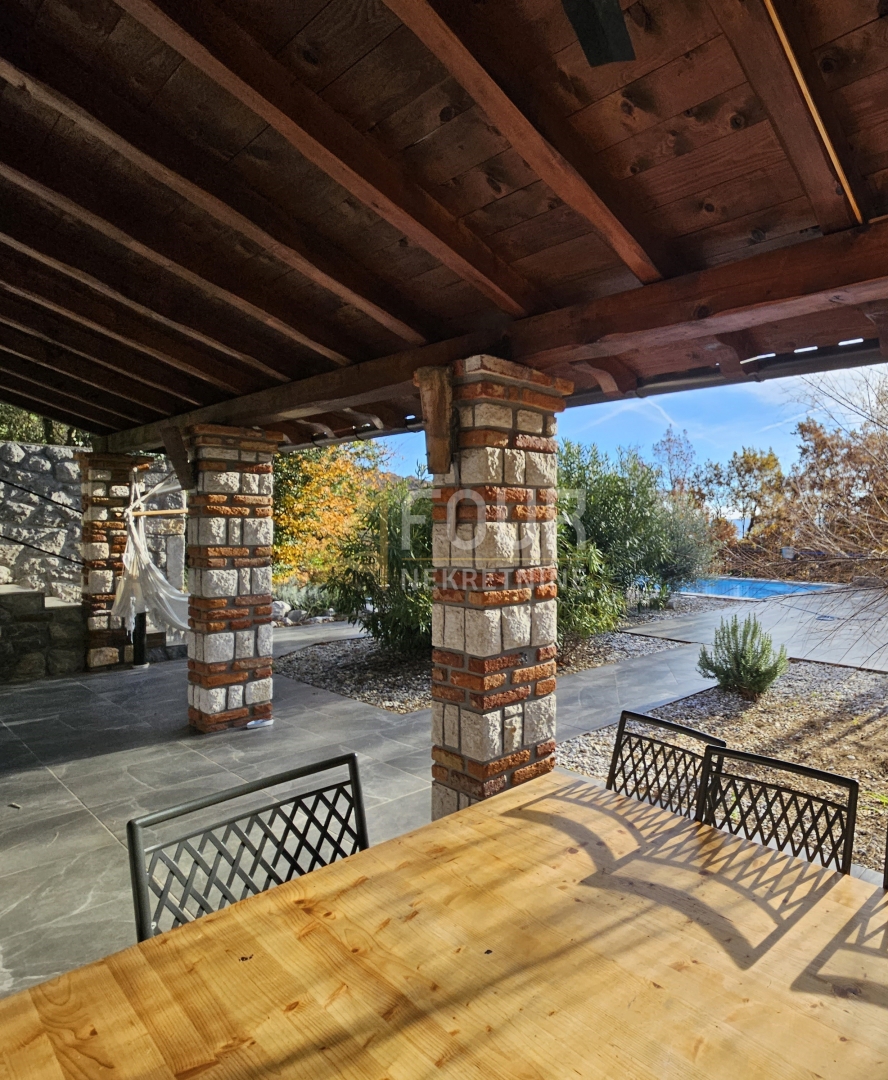 Mošćenička Draga, 250m2