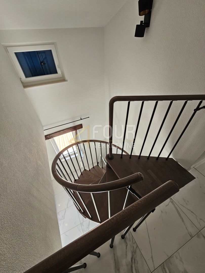 Mošćenička Draga, 250m2