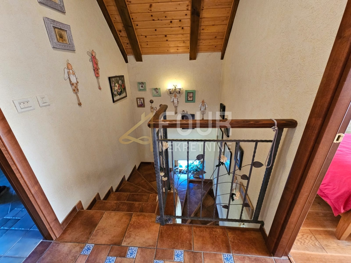 Stari Laz, Ravna Gora, 260m2