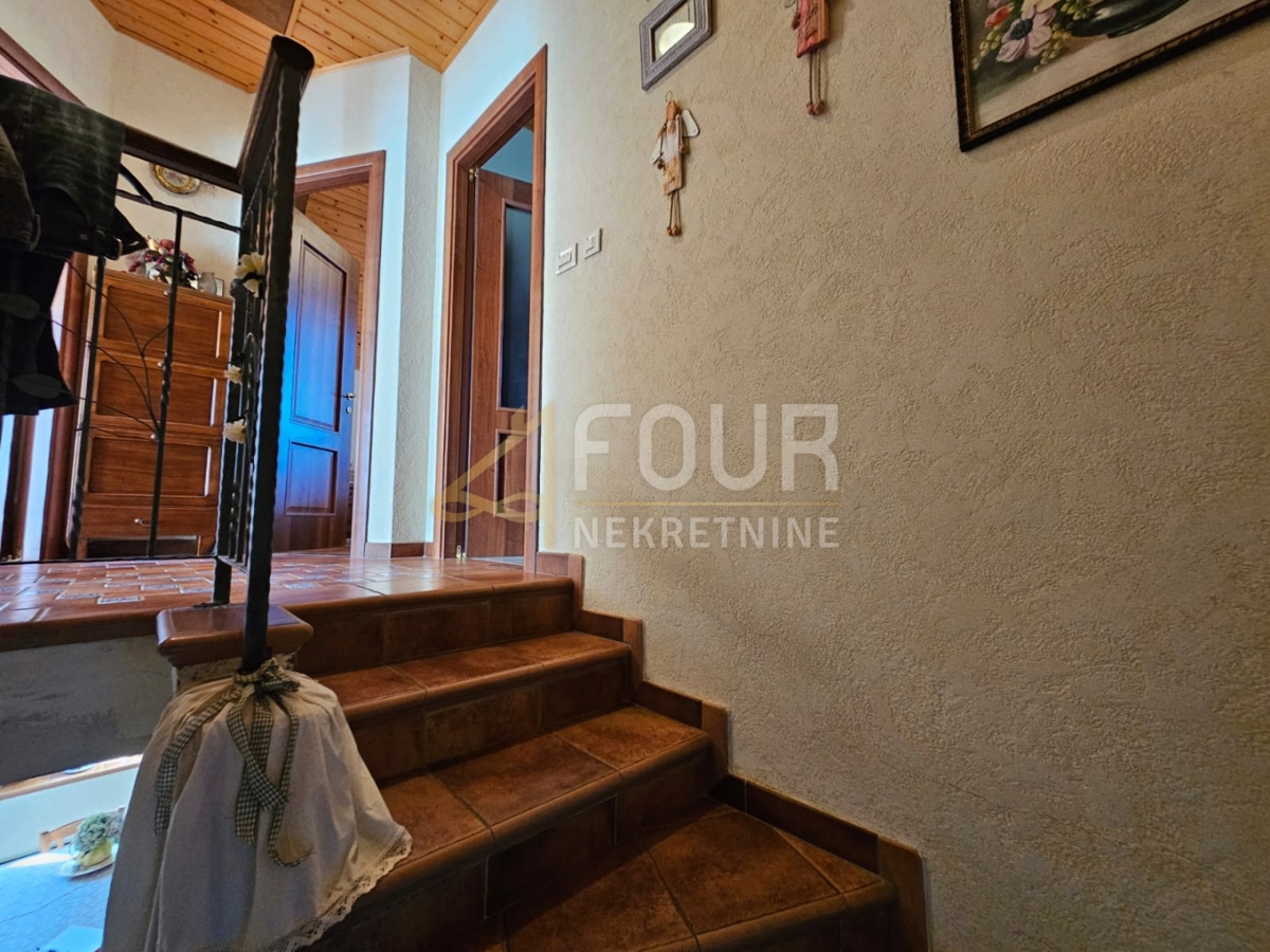 Stari Laz, Ravna Gora, 260m2