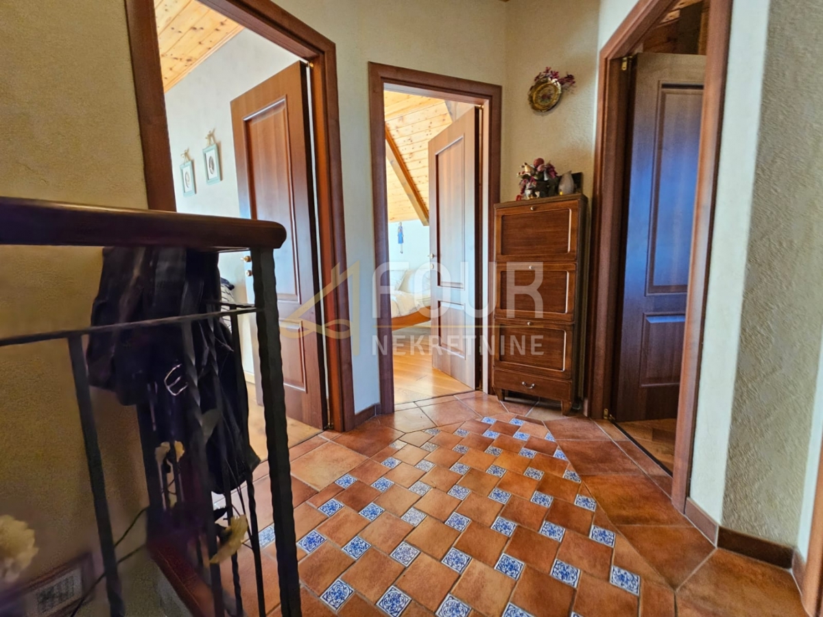 Stari Laz, Ravna Gora, 260m2