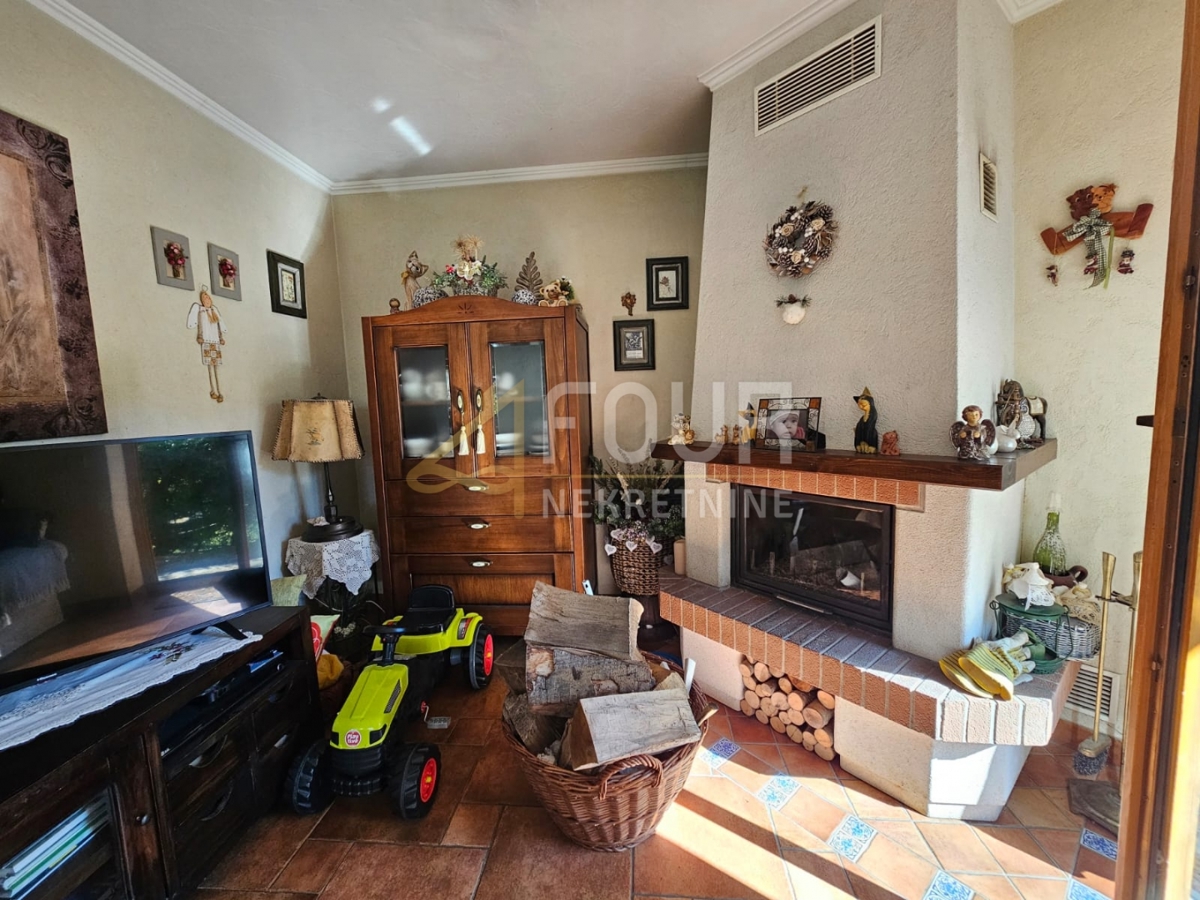 Stari Laz, Ravna Gora, 260m2