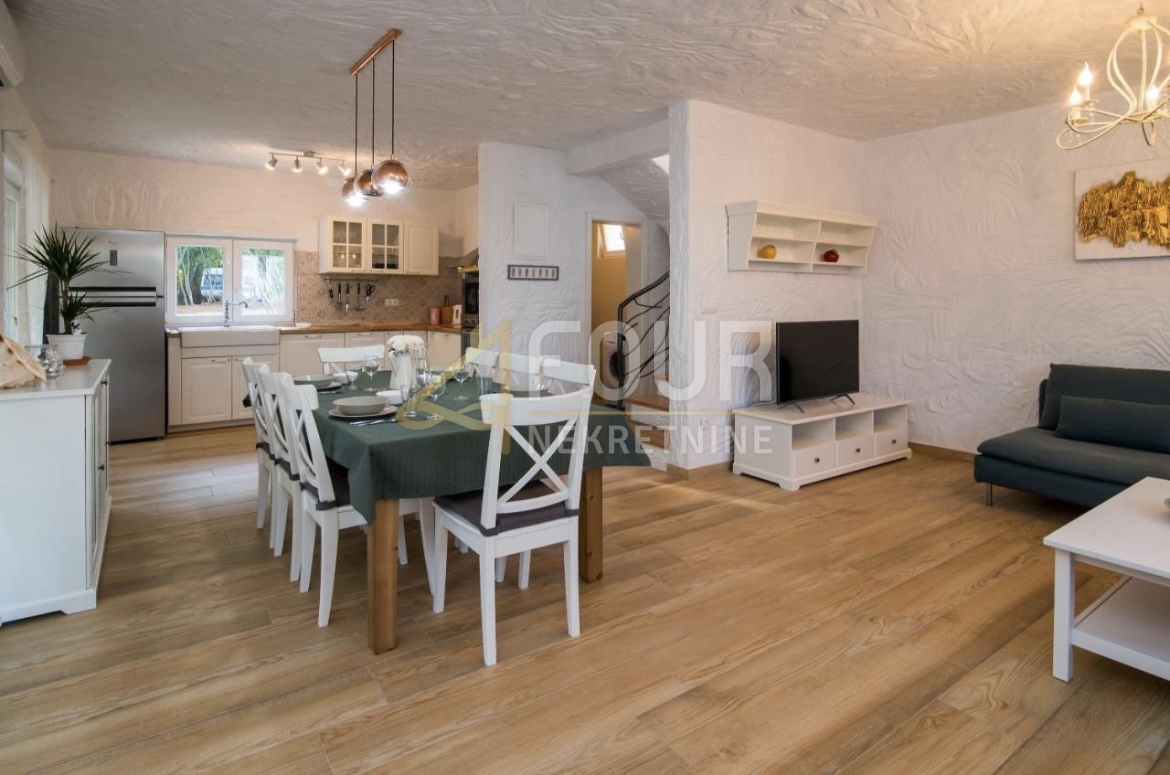 Risika, Vrbnik, 200m2