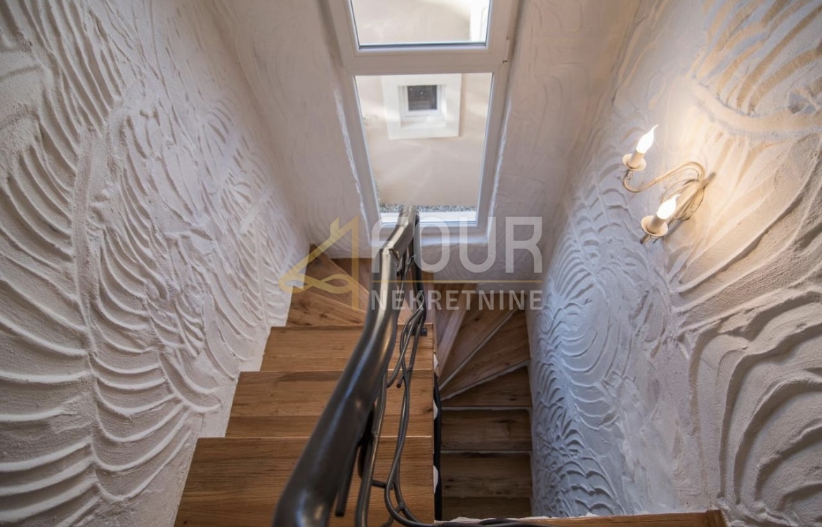 Risika, Vrbnik, 200m2