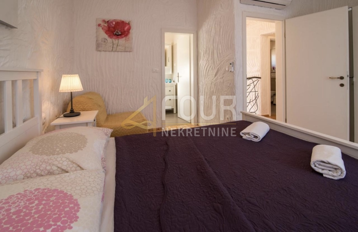 Risika, Vrbnik, 200m2