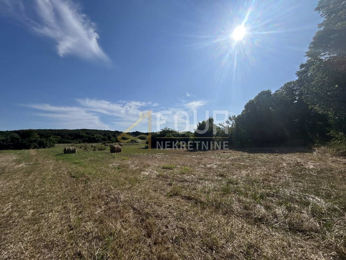 Vintijan, Medulin, 2.500m2