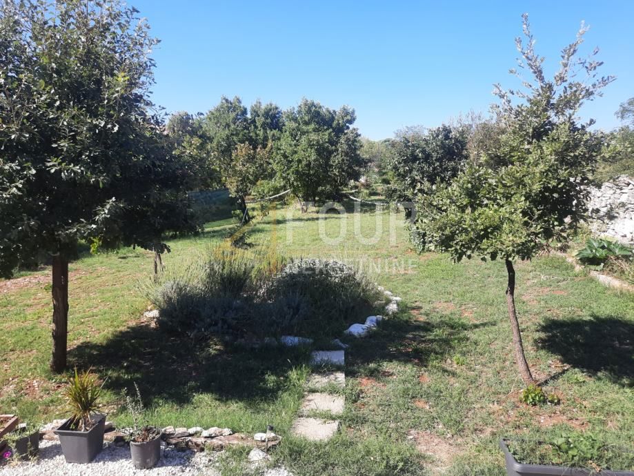 Veli vrh, Pula, 1.000m2