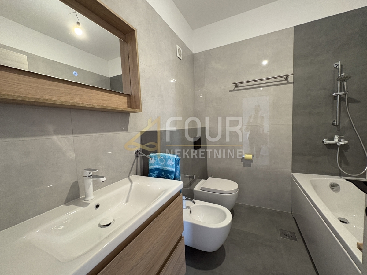 Šišan, Ližnjan, 214,15m2