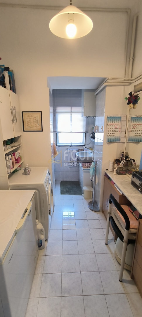 PolA, centro, monolocale più una stanza, balcone, vista sul mare