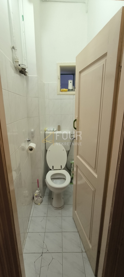 PolA, centro, monolocale più una stanza, balcone, vista sul mare