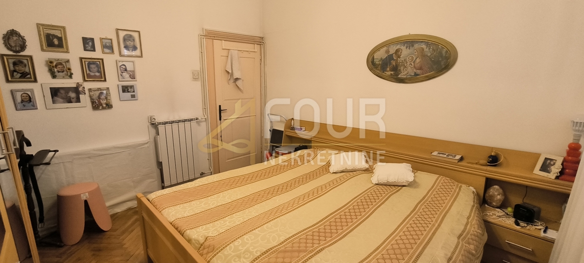 PolA, centro, monolocale più una stanza, balcone, vista sul mare