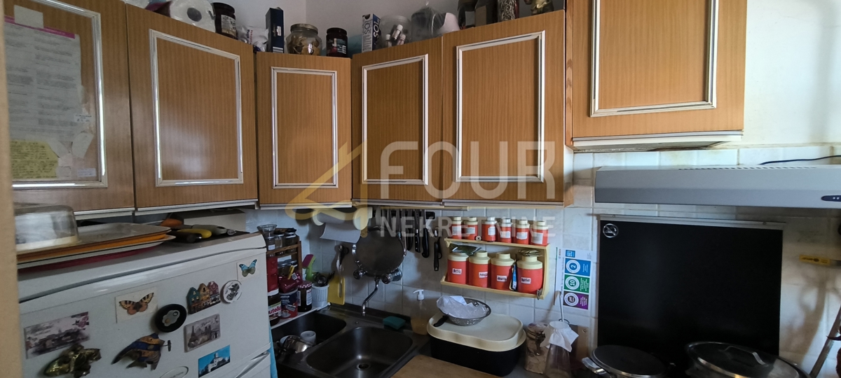 PolA, centro, monolocale più una stanza, balcone, vista sul mare