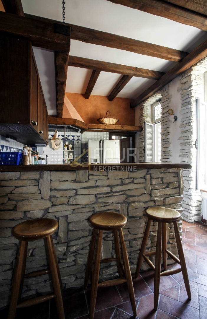 Volosko, Opatija, 245m2