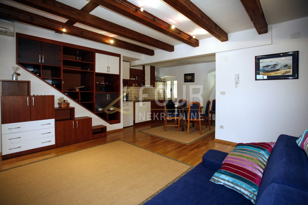 Volosko, Opatija, 245m2