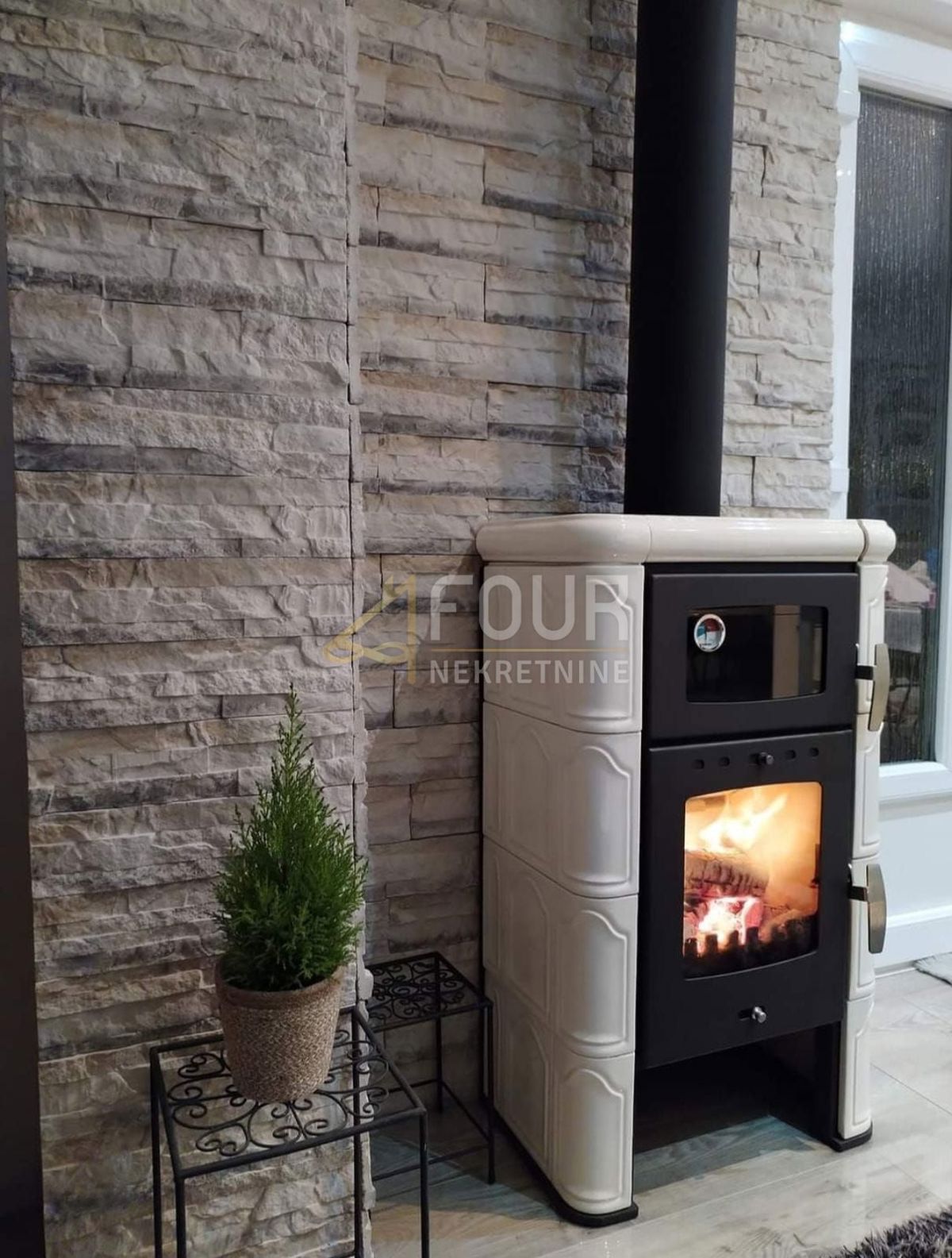 Ravna Gora, 305,49m2