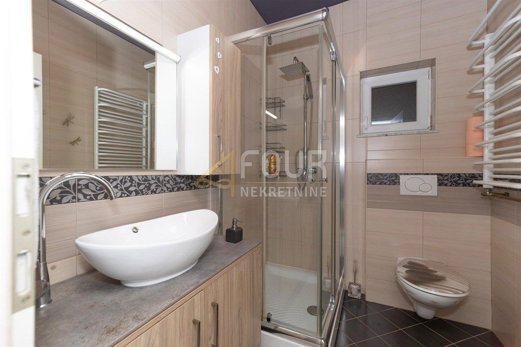 Ravna Gora, 305,49m2