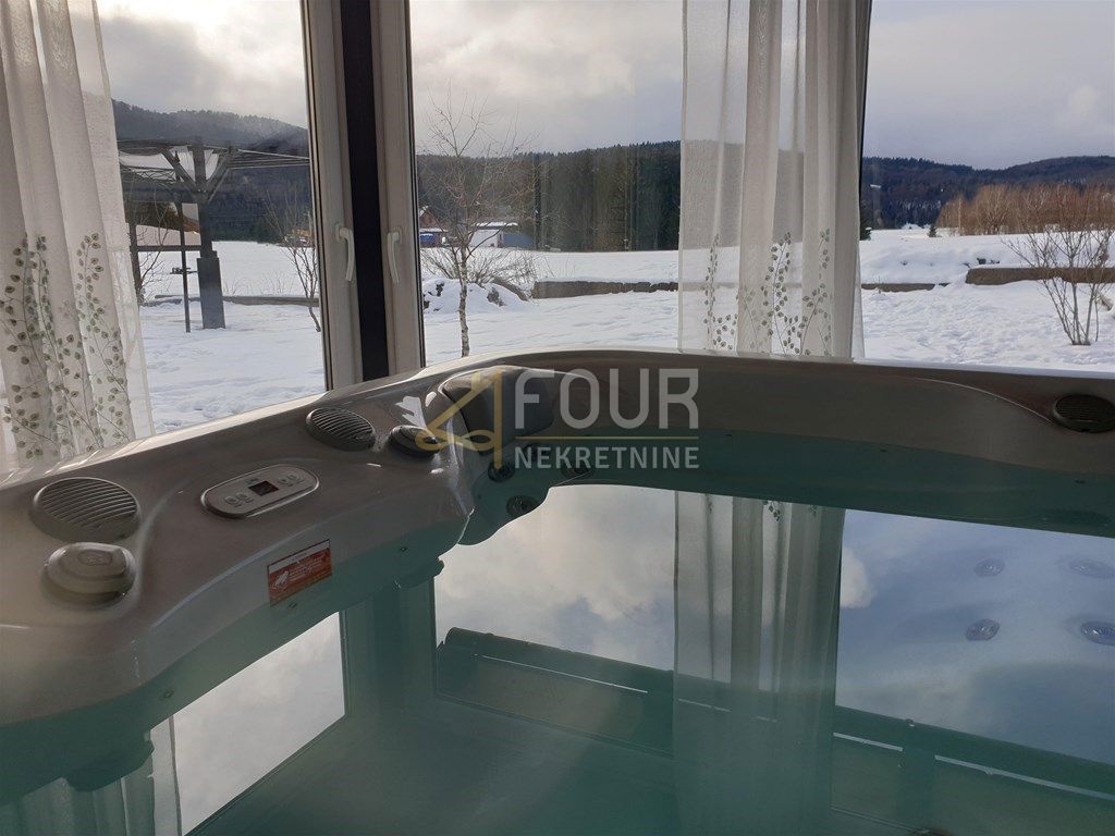 Ravna Gora, 305,49m2