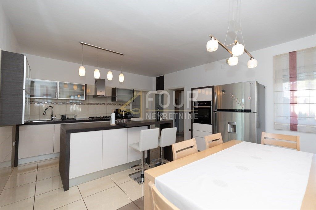 Ravna Gora, 305,49m2