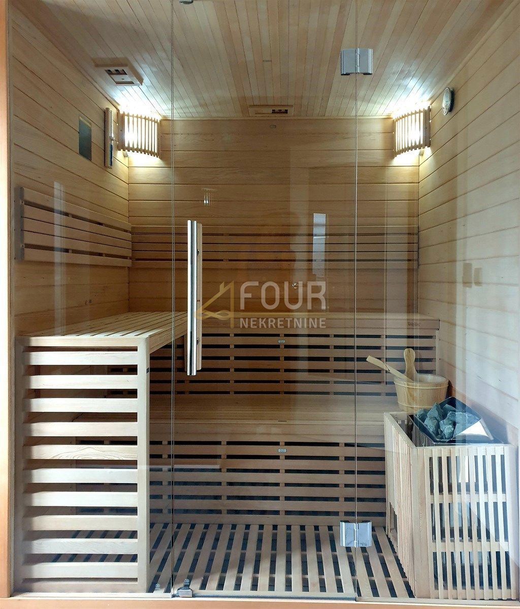 Ravna Gora, 305,49m2