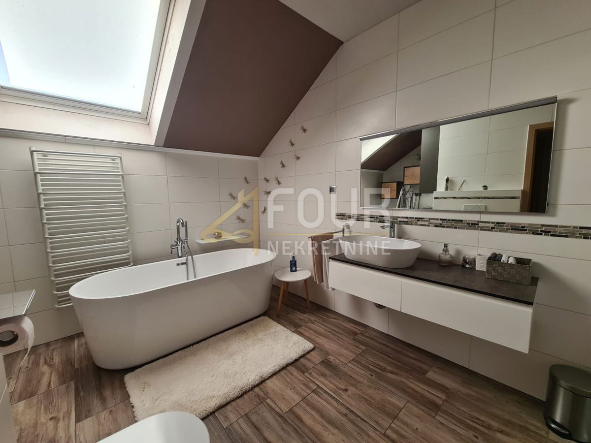 Ravna Gora, 305,49m2