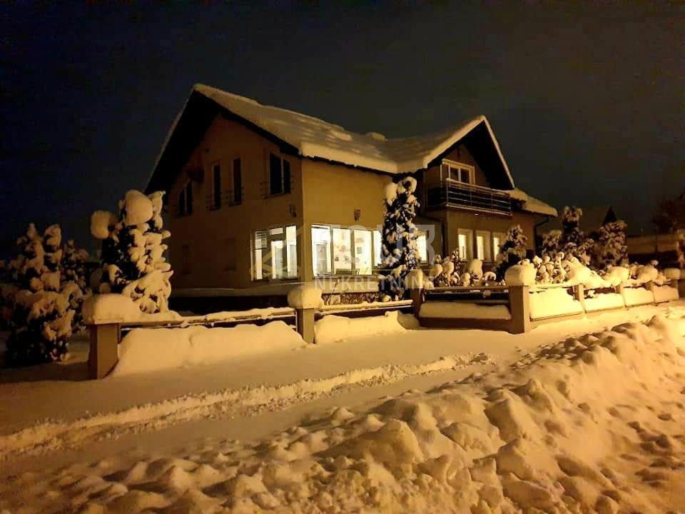 Ravna Gora, 305,49m2