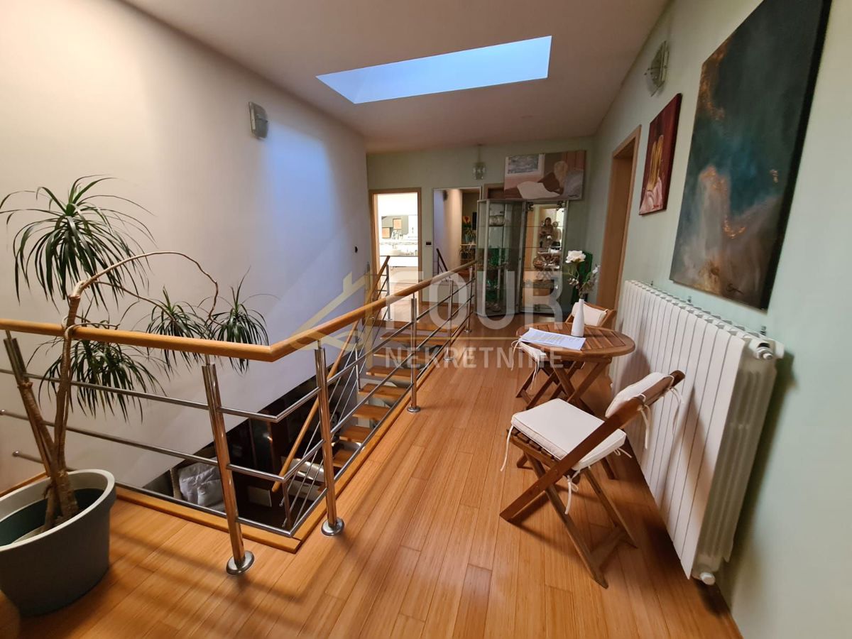 Ravna Gora, 305,49m2